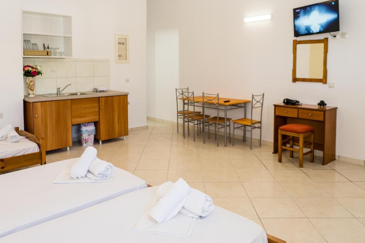 Laganas Strip Mall Apartments Bagian luar foto