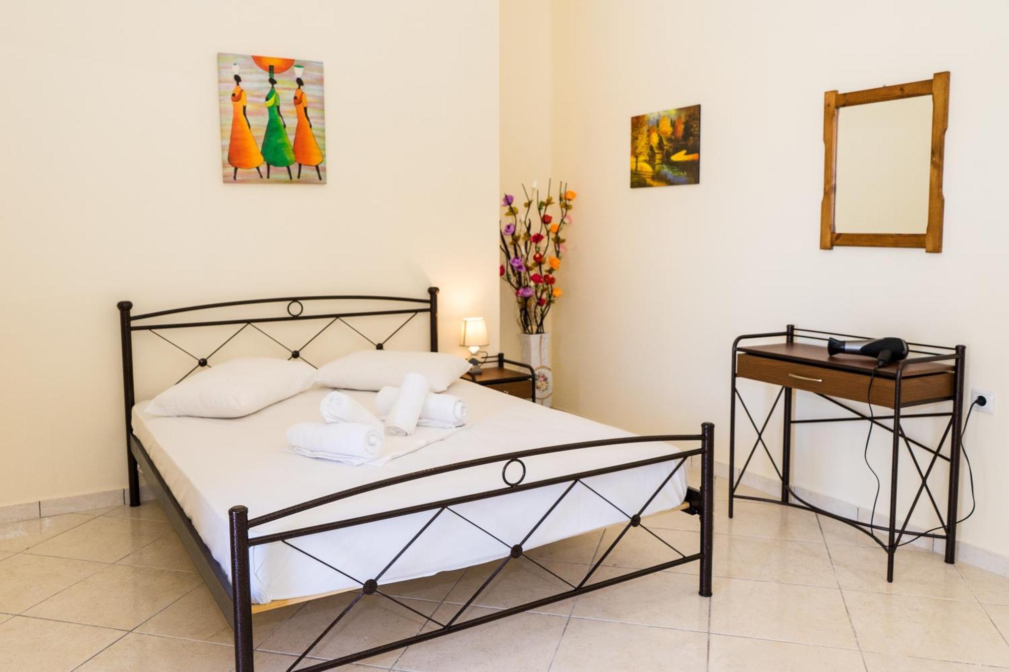 Laganas Strip Mall Apartments Bagian luar foto