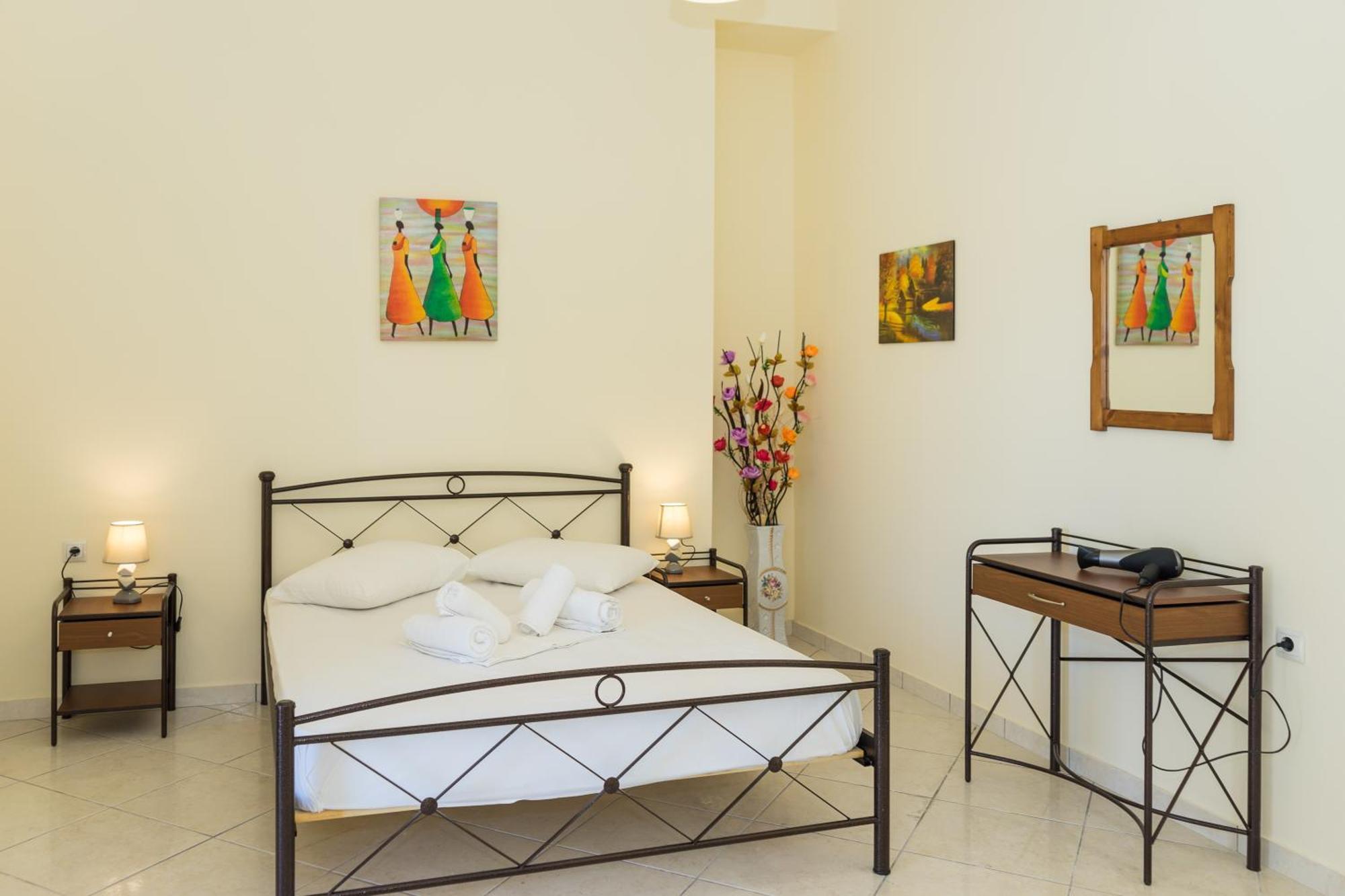 Laganas Strip Mall Apartments Bagian luar foto