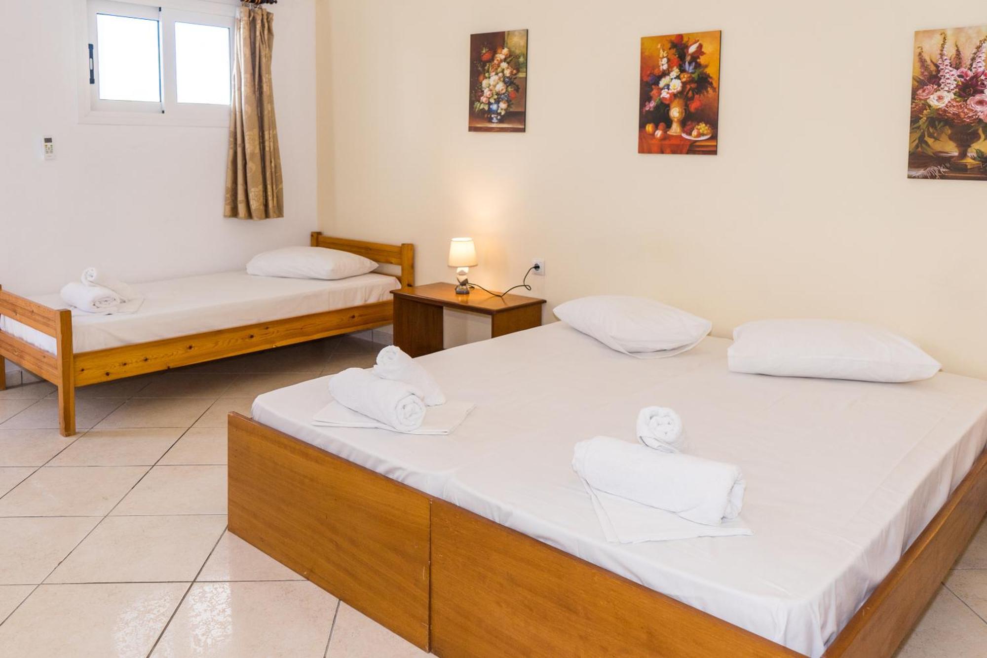 Laganas Strip Mall Apartments Bagian luar foto