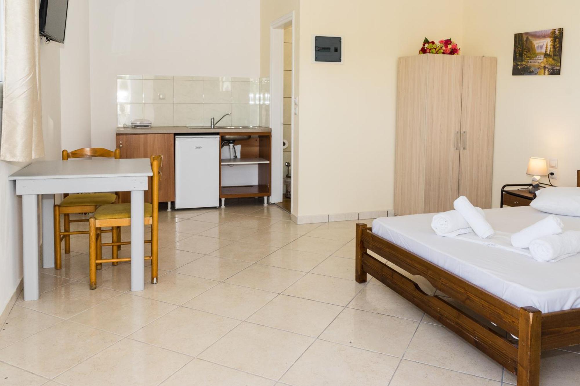 Laganas Strip Mall Apartments Bagian luar foto