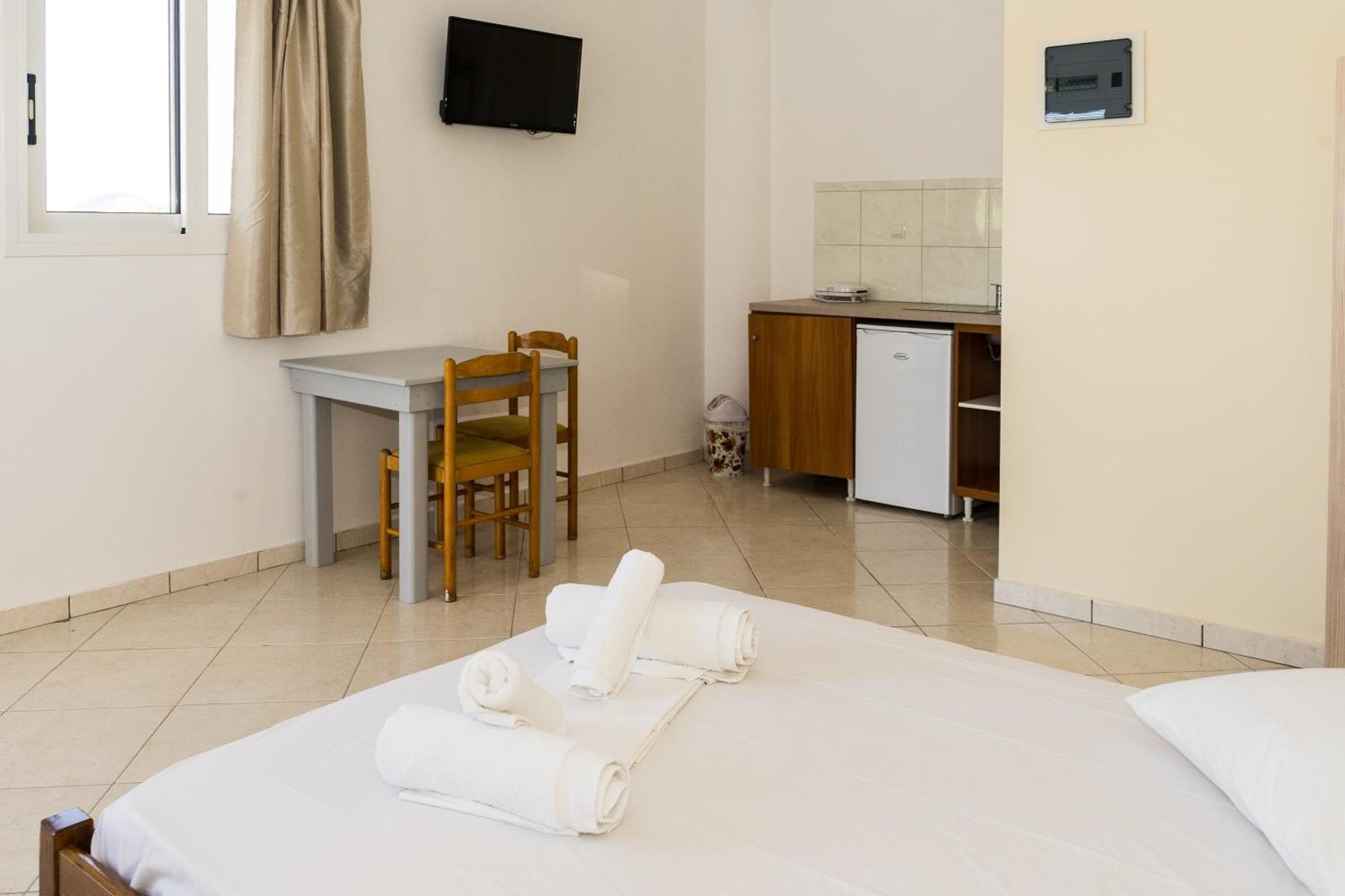 Laganas Strip Mall Apartments Bagian luar foto