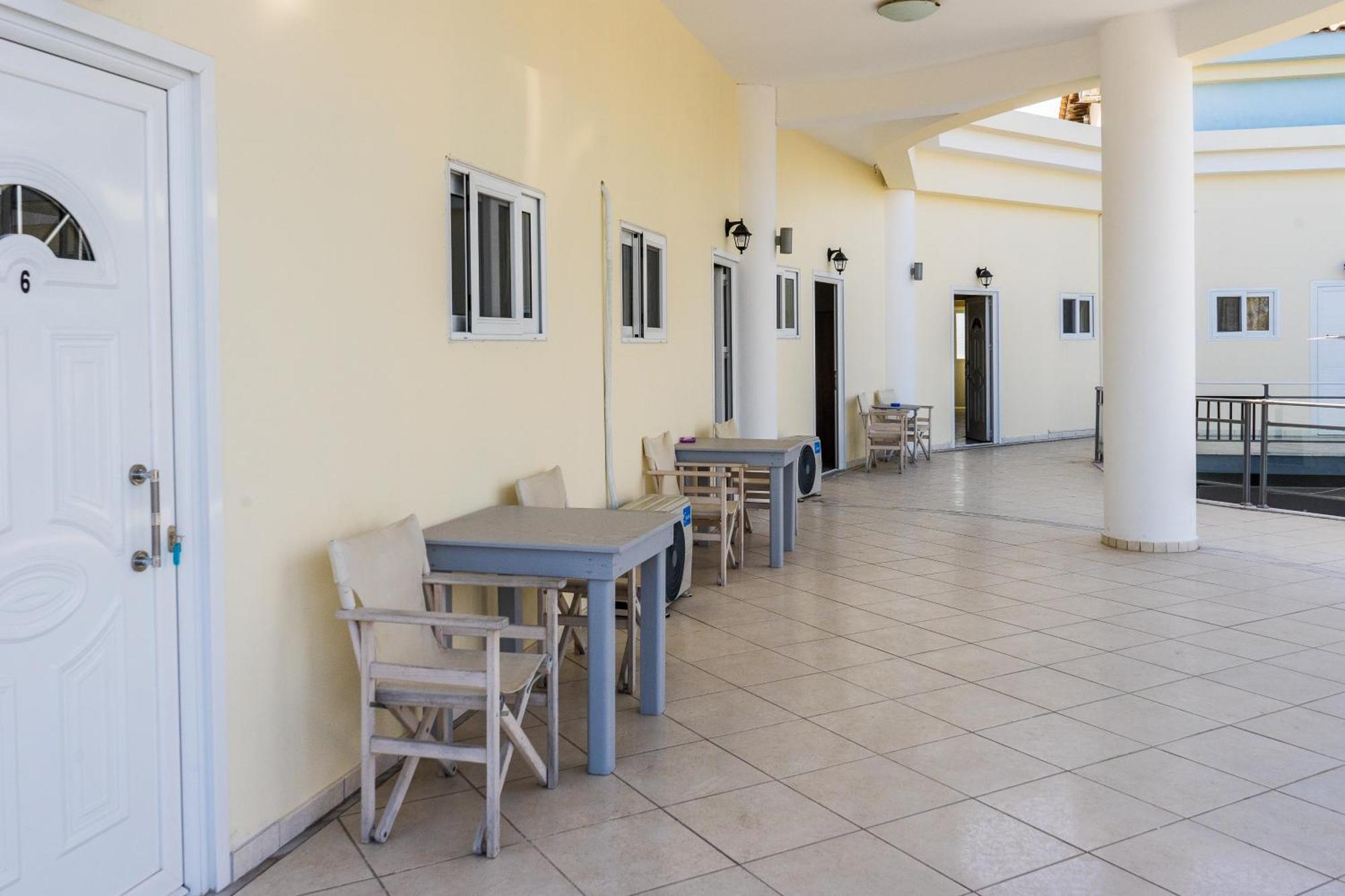 Laganas Strip Mall Apartments Bagian luar foto