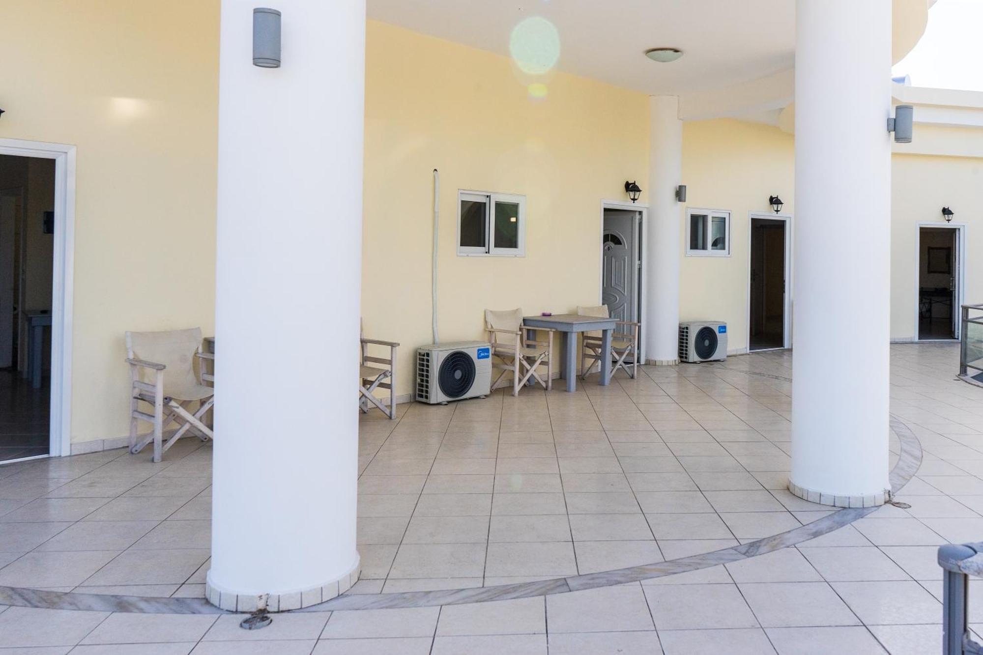 Laganas Strip Mall Apartments Bagian luar foto